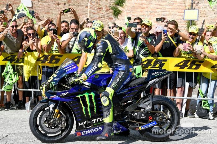 Valentino Rossi, Yamaha MotoGP Racing in strada a Tavullia