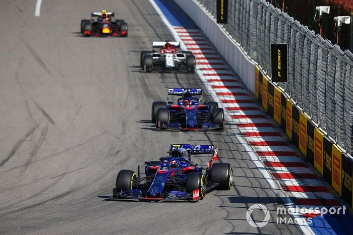 Pierre Gasly, Toro Rosso STR14, Daniil Kvyat, Toro Rosso STR14, Kimi Raikkonen, Alfa Romeo Racing C38, Alex Albon, Red Bull RB15