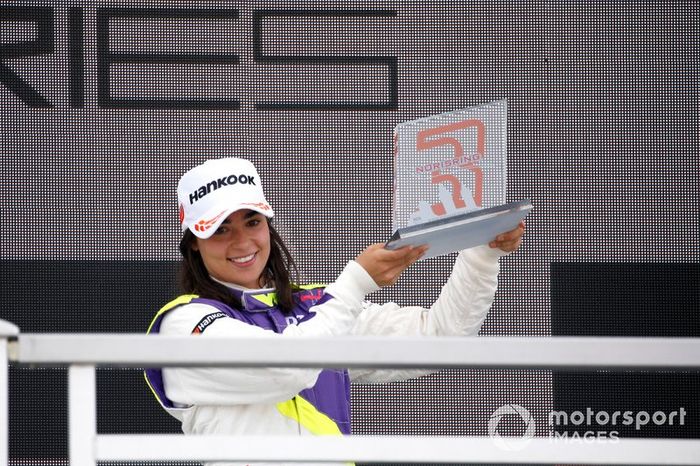 Podio: tercer lugar Jamie Chadwick