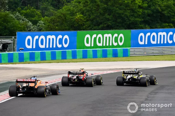Daniel Ricciardo, Renault F1 Team R.S.20, Alex Albon, Red Bull Racing RB16, Carlos Sainz Jr., McLaren MCL35