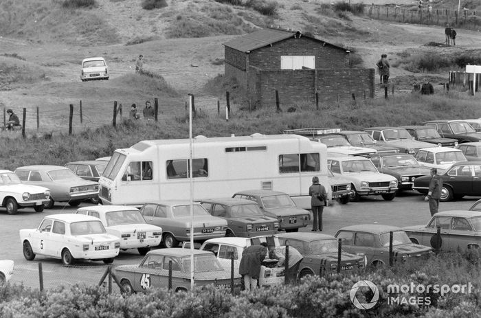 La carrera de apoyo en el paddock
