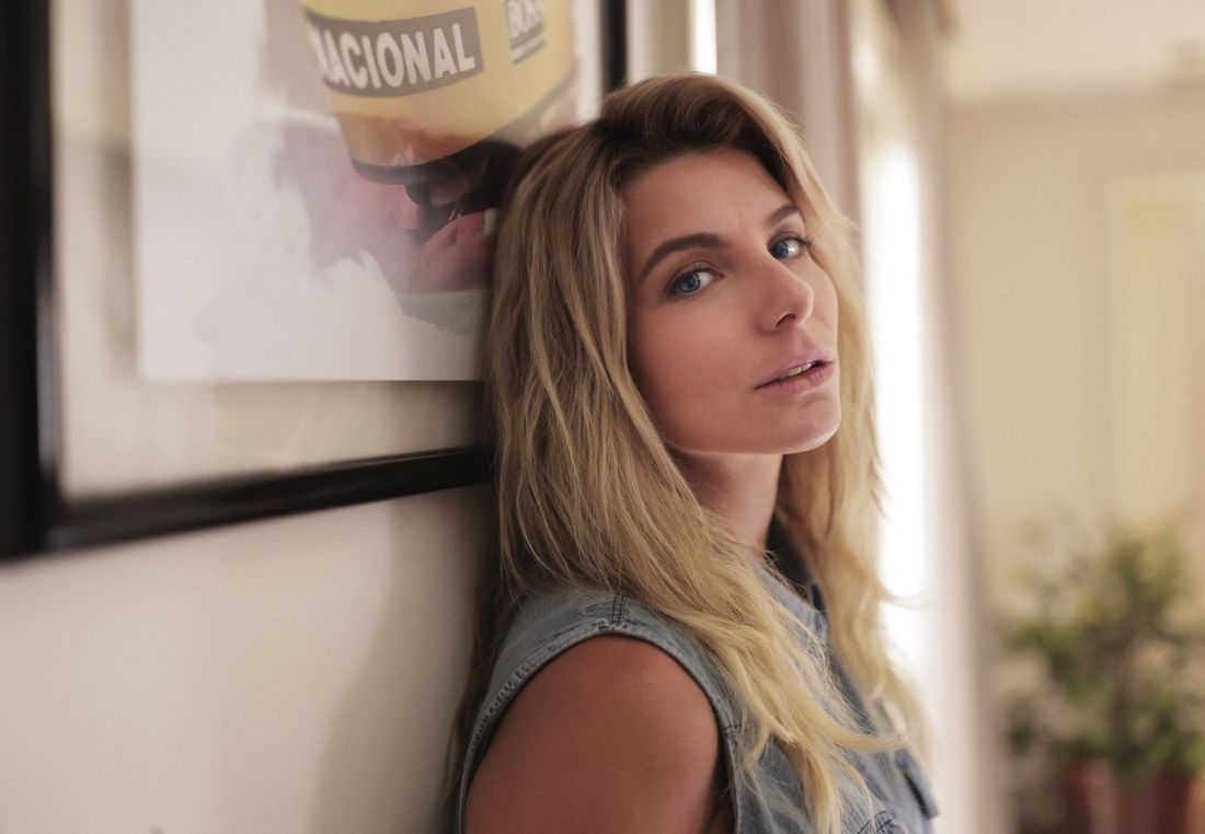 Julia Foti como Adriane Galisteu