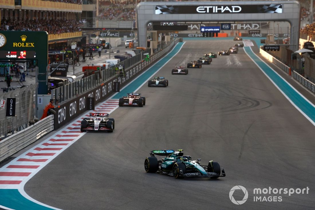 Fernando Alonso, Aston Martin AMR24, Kevin Magnussen, Haas VF-24, Charles Leclerc, Ferrari SF-24