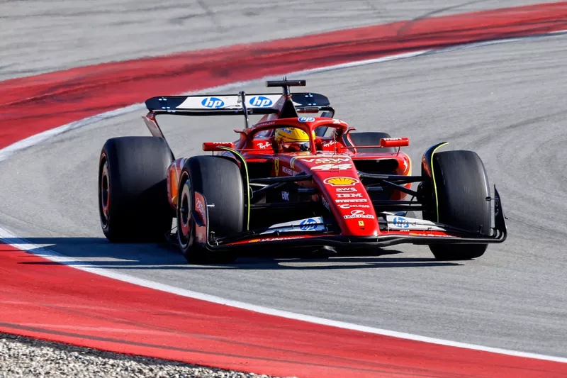 Lewis Hamilton, Ferrari SF-24 lors des essais Pirelli