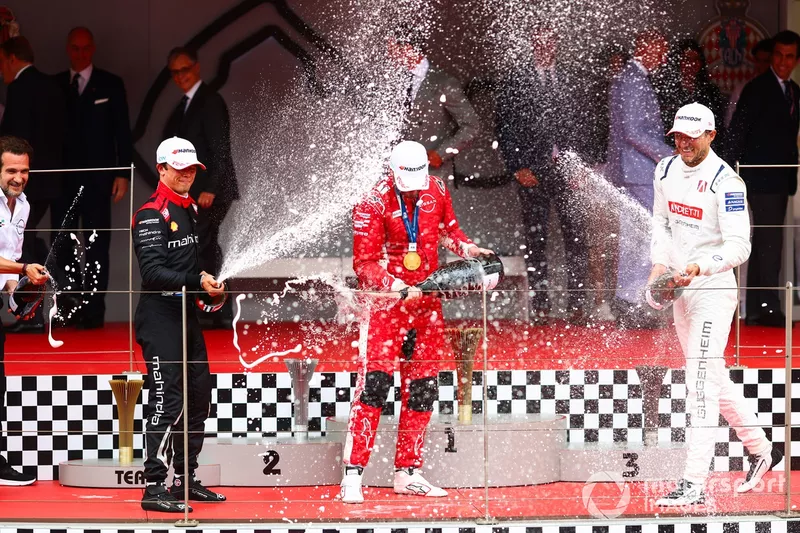 Oliver Rowland, Nissan Formula E Team, vainqueur de la course, deuxième place, Nyck de Vries, Mahindra Racing, troisième place, Jake Dennis, Andretti Formula E.