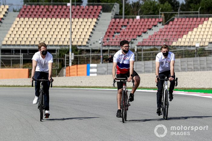 Mick Schumacher, Haas F1 en bicicleta