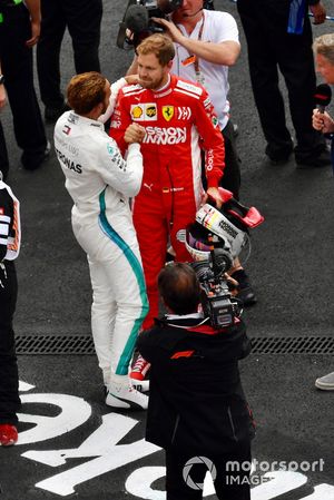 Lewis Hamilton, Mercedes AMG F1 y Sebastian Vettel, Ferrari celebran en Parc Ferme