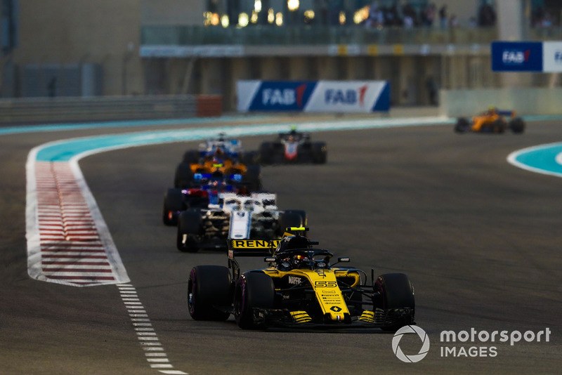 Carlos Sainz Jr., Renault Sport F1 Team R.S. 18, leads Marcus Ericsson, Sauber C37, and Pierre Gasly, Scuderia Toro Rosso STR13