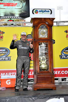 Race winner Johnny Sauter, GMS Racing, Chevrolet Silverado ISM Connect