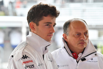 Charles Leclerc, Alfa Romeo Sauber F1 Team et Frederic Vasseur, directeur d'Alfa Romeo Sauber F1 Team