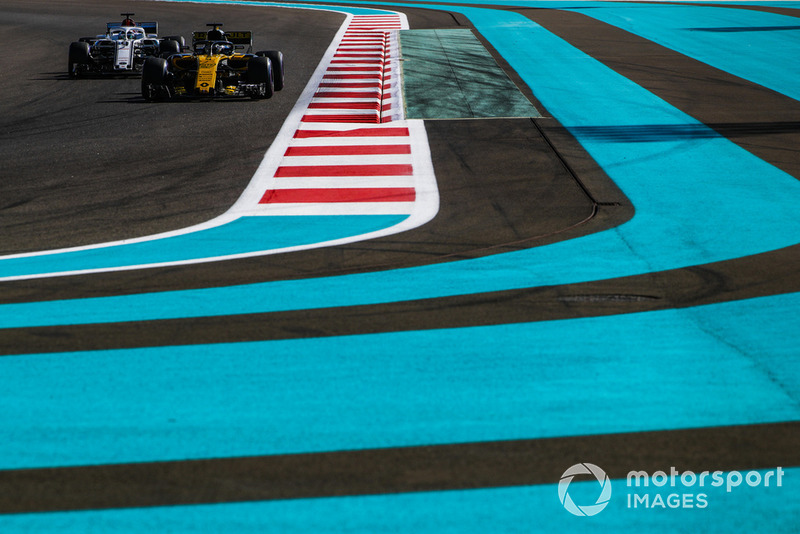 Nico Hulkenberg, Renault Sport F1 Team R.S. 18, Marcus Ericsson, Sauber C37