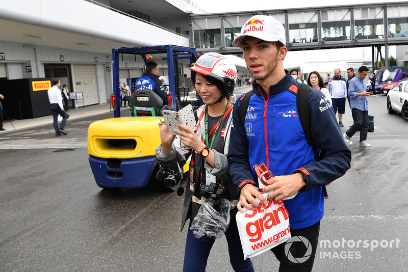 Pierre Gasly, Scuderia Toro Rosso and fan