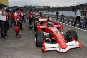 Felipe Massa, Ferrari, giro dimostrativo durante il Legends F1 30esimo anniversario