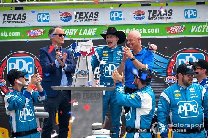 Josef Newgarden, Team Penske Chevrolet, Victory Lane
