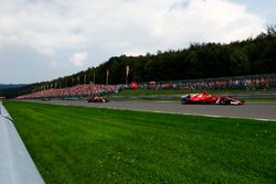 Kimi Raikkonen, Ferrari SF70H, Max Verstappen, Red Bull Racing RB13