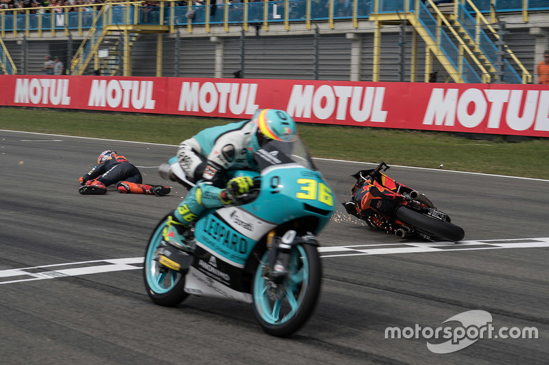 Joan Mir, Leopard Racing, Bo Bendsneyder, Red Bull KTM Ajo crashes