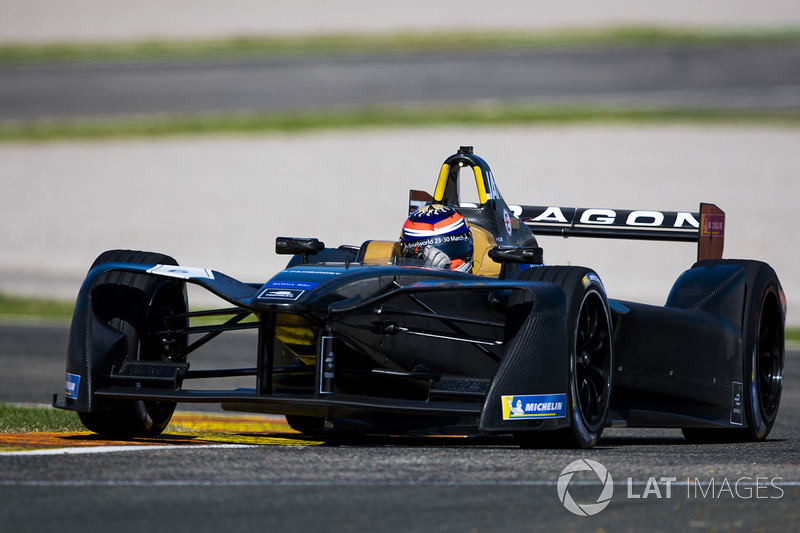 №6. <img src="https://cdn-8.motorsport.com/static/img/cfp/0/0/0/200/208/s3/switzerland-3.jpg" alt="" width="20" height="12" /> Нил Джани, Dragon Racing