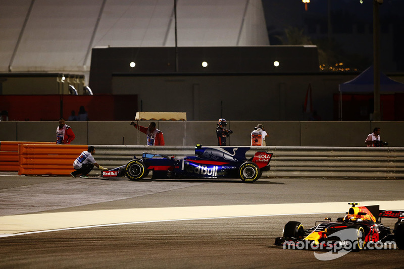 Carlos Sainz Jr., Scuderia Toro Rosso, STR12; Max Verstappen, Red Bull Racing, RB13