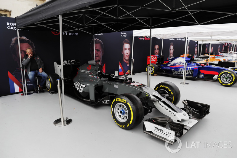 Машины Haas F1 Team, Scuderia Toro Rosso, McLaren и Williams