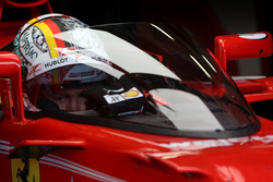 Sebastian Vettel, Ferrari SF70H, mit Cockpitschutz Shield