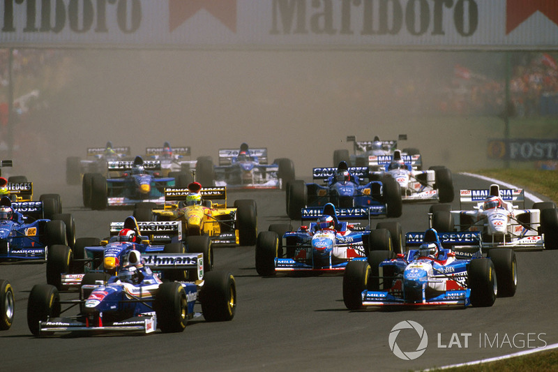 The field of cars at Turn 1 after the start