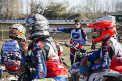 Marc Marquez con los participantes