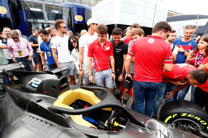 El nuevo coche de F2 2018 presentado en el paddock