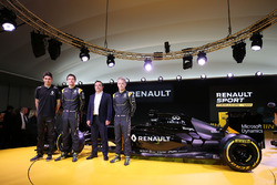 (L to R): Esteban Ocon, Renault Sport F1 Team test driver, Jolyon Palmer, Renault F1 Team, Carlos Gh