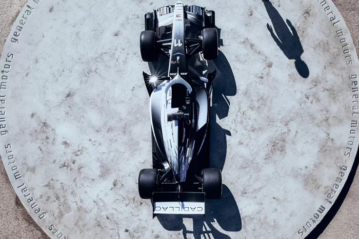 زي كاديلاك F1