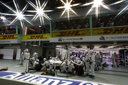 Felipe Massa, Williams FW38 Mercedes, beim Boxwenstopp