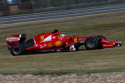 Естебан Гутьєррес, Ferrari, тестує шини Pirelli зразку 2017 року