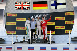 Podio: ganador Nico Rosberg, Mercedes AMG F1 Team; segundo lugar tercer lugar de Lewis Hamilton, Mer