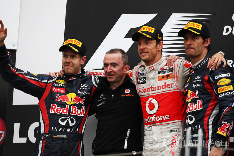 Podio: Sebastian Vettel, Red Bull Racing, Paddy Lowe, McLaren Direttore tecnico, Jenson Button, McLaren e Mark Webber, Red Bull Racing