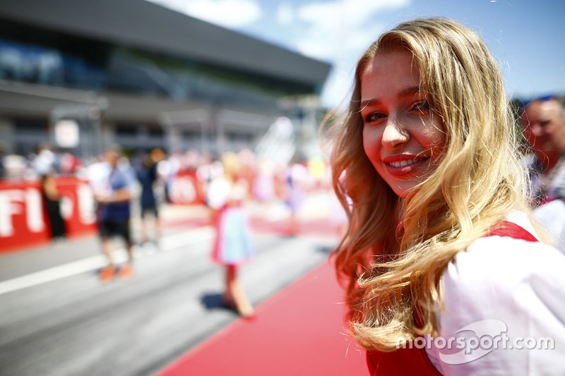 A grid girl in dirndl