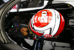 Kevin Magnussen, Haas F1 Team, nell'abitacolo della sua monoposto