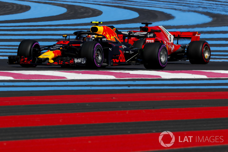 Max Verstappen, Red Bull Racing RB14 ve Sebastian Vettel, Ferrari SF71H