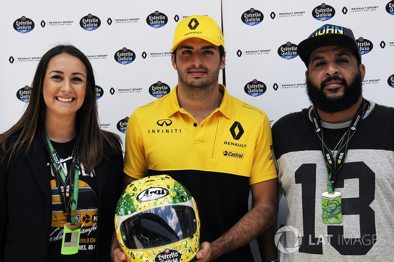 Alessandra Valllini, Ayrton Senna Foundation, Carlos Sainz Jr., Renault Sport F1 Team, with a specia