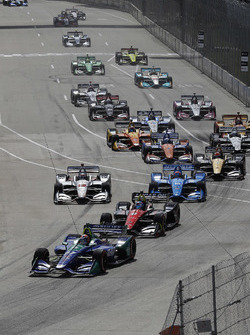 Alexander Rossi, Andretti Autosport Honda leads at the green flag start