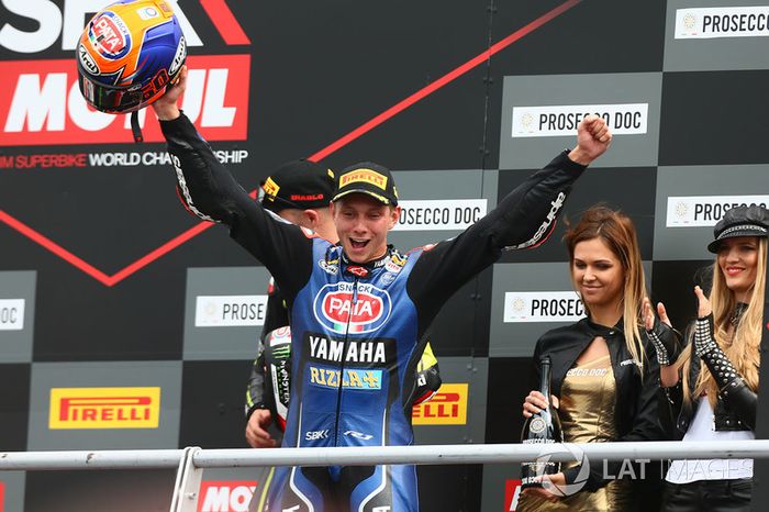 Podio: ganador de la carrera Michael van der Mark, Pata Yamaha