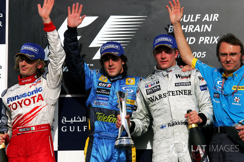 Podium: tweede Jarno Trulli, Toyota, winnaar Fernando Alonso, Renault F1 Team, derde Kimi Raikkonen,