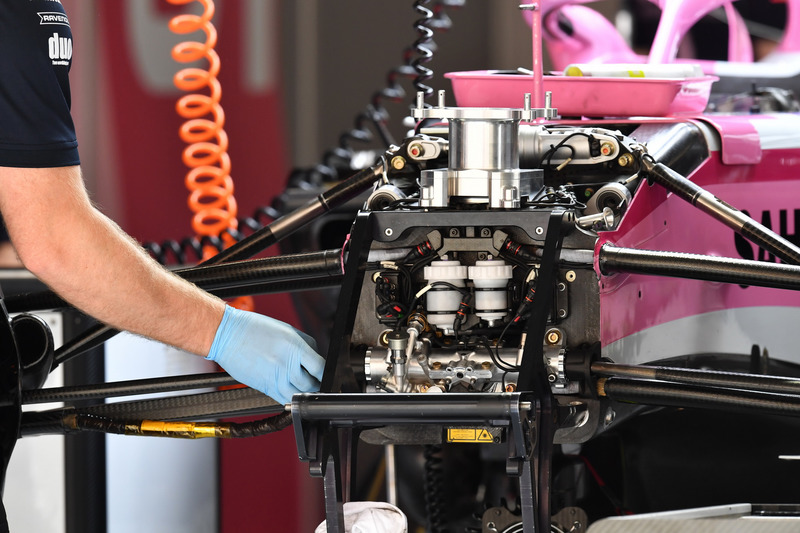 53/5000 Force India VJM11 chasis y detalles de suspensión delantera