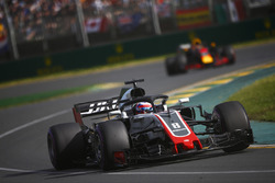 Romain Grosjean, Haas F1 Team VF-18 Ferrari, Daniel Ricciardo, Red Bull Racing RB14 Tag Heuer