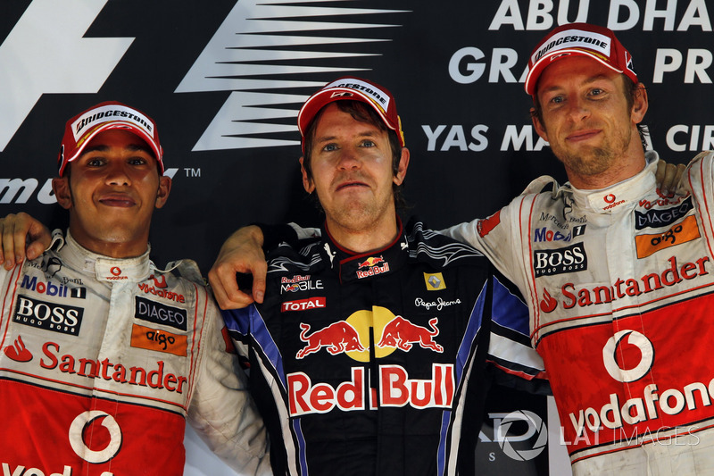 Podium : le vainqueur Sebastian Vettel, Red Bull Racing, le second Lewis Hamilton, McLaren, le troisième Jenson Button, McLaren