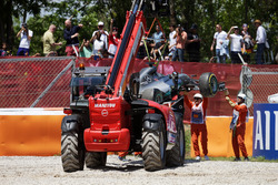 Das Auto von Nico Rosberg, Mercedes AMG F1, nach dem Crash in der ersten Runde