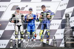 Podium: ganador, Maverick Viñales, Team Suzuki MotoGP, segundo, Cal Crutchlow, Team LCR Honda, terce