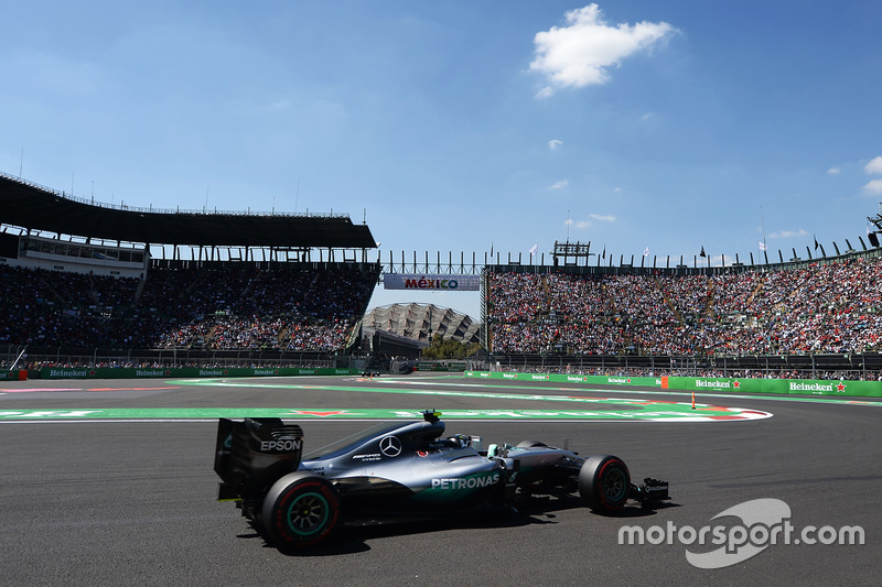 2. Nico Rosberg, Mercedes AMG F1 W07 Hybrid