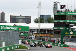Sebastian Vettel, Ferrari SF16-H leads at the start of the race