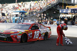 Race winner Kyle Busch, Joe Gibbs Racing Toyota