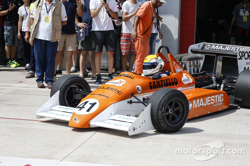 Histórico coche sale del pit-lane