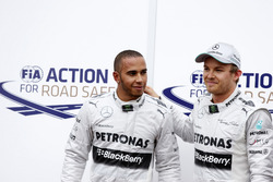 Lewis Hamilton, Nico Rosberg, Mercedes W04, ilk iki sırayı kutluyo